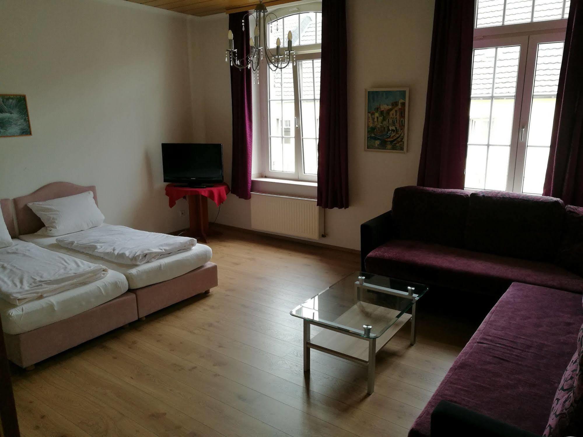 Hotel Central Restaurant El Barrio Grevenbroich Εξωτερικό φωτογραφία